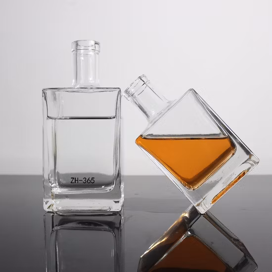 カスタマイズされた 500 ミリリットル 750 ミリリットルクリア空ウォッカリキュールジンラムテキーラウイスキーブランデーガラスボトルコルク栓付き